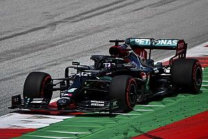 Hamilton naar stewards voor twee mogelijke overtredingen