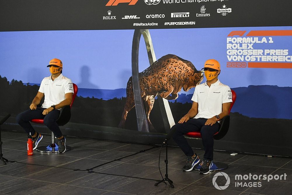 Carlos Sainz Jr., McLaren y Lando Norris, McLaren en la conferencia de prensa 