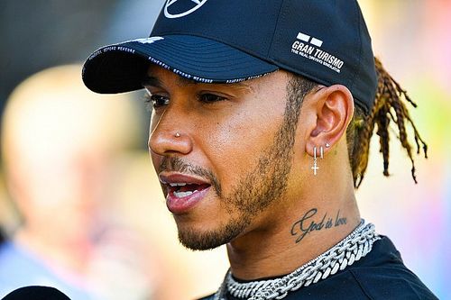 Carey risponde a Hamilton: "Re denaro? Abbiamo fermato il GP!"