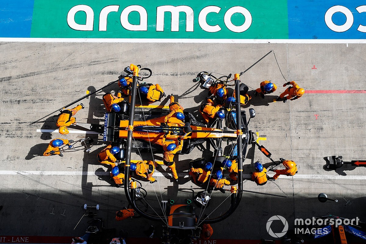 Már a McLaren is a Hungaroring felé tart: jönnek a kamionok
