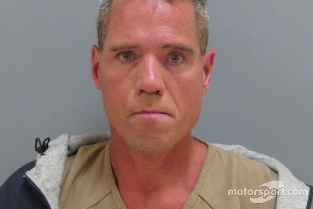 Polícia prende homem que ameaçava jogar bomba em Darlington