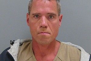 Polícia prende homem que ameaçava jogar bomba em Darlington