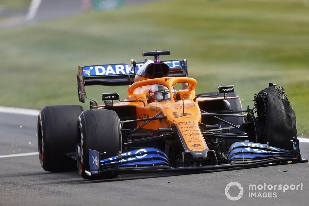 Carlos Sainz, McLaren MCL35 with a puncture