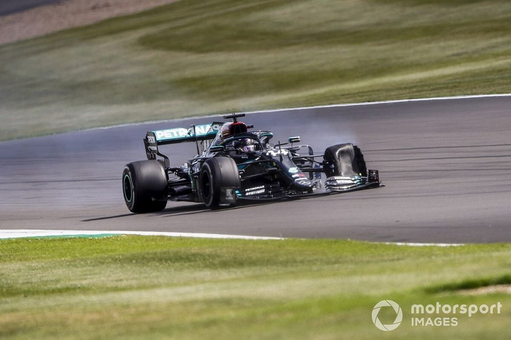 Britanya GP: Hamilton patlak lastikle yarışı kazandı!