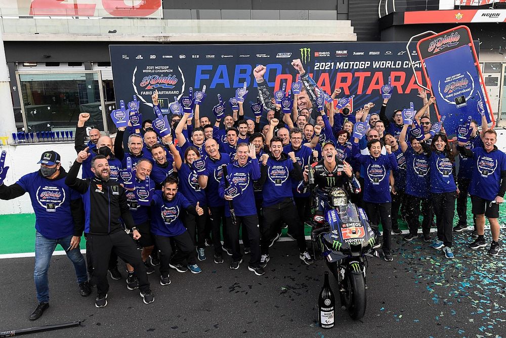 Le Champion du monde Fabio Quartararo, Yamaha Factory Racing fête son titre avec son équipe