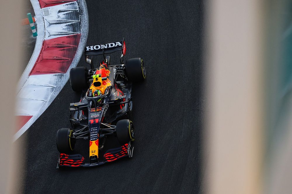 Celowe różnice między samochodami Red Bulla