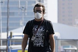 Alonso quiere volver a tener los pies en el suelo tras el podio