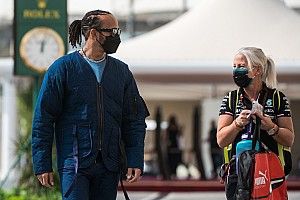 Hamilton csak akkor folytatja, ha Masit és Tombazist kirúgja az FIA?