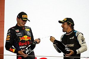Verstappen: "Todos sabemos lo bueno que es Alonso"