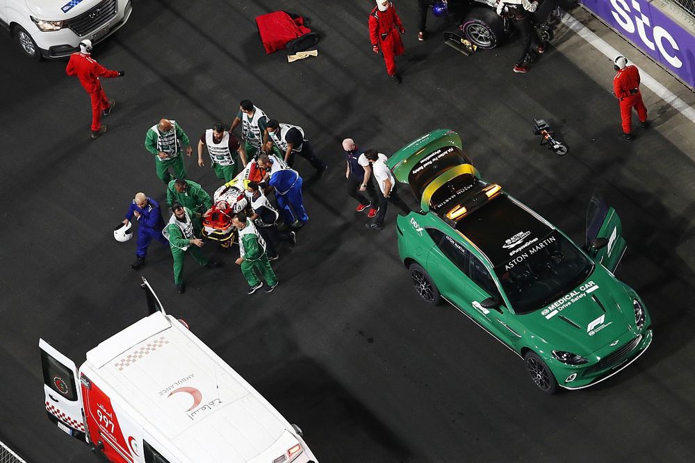 Medical personnel stretcher Enzo Fittipaldi, Charouz Racing System to a waiting ambulance