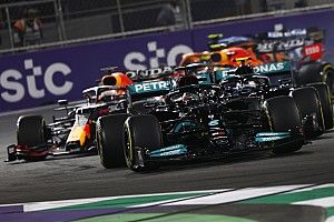 F1サウジアラビアGP決勝速報:ハミルトン3連勝。しかしフェルスタッペンとの間に遺恨? 角田は14位