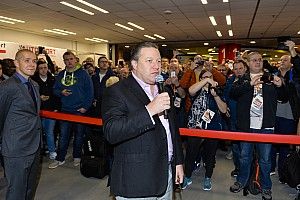 VÍDEO: CEO da McLaren aposta em novo título de Hamilton