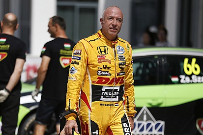 Tom Coronel deve scegliere l'auto per il WTCR 2019, affiancato ancora da DHL