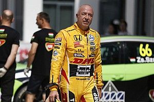 Tom Coronel deve scegliere l'auto per il WTCR 2019, affiancato ancora da DHL