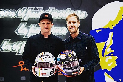 Scambio di caschi tra Kimi e Vettel: "E' stato bello lavorare con te"