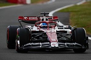 Bottas lidera una FP1 con mal tiempo en Silverstone