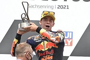 Acosta Menang Moto3 Jerman berkat Bantuan Miller