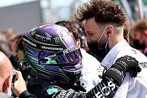 Hamilton, Red Bull'un motor departmanı için Mercedes'ten mühendis almasına şaşırmıyor