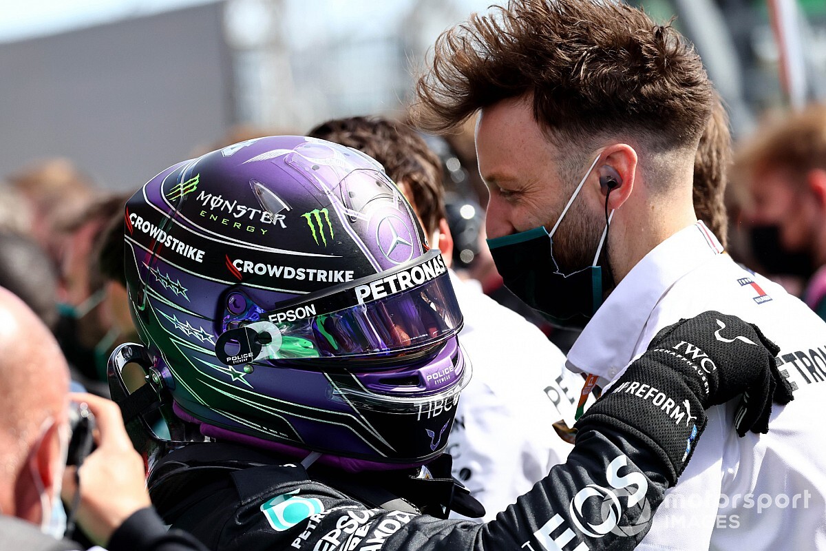 Hamilton, Red Bull'un motor departmanı için Mercedes'ten mühendis almasına şaşırmıyor