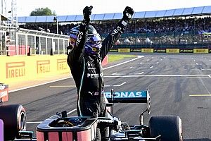 Hamilton verovert eerste startplek voor sprintrace op Silverstone