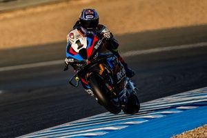 WSBK Jerez: Bulega gana la Carrera 1 con Razgatlioglu acariciando el título