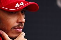 "Hamilton é simplesmente uma criança mimada", dispara ex-F1