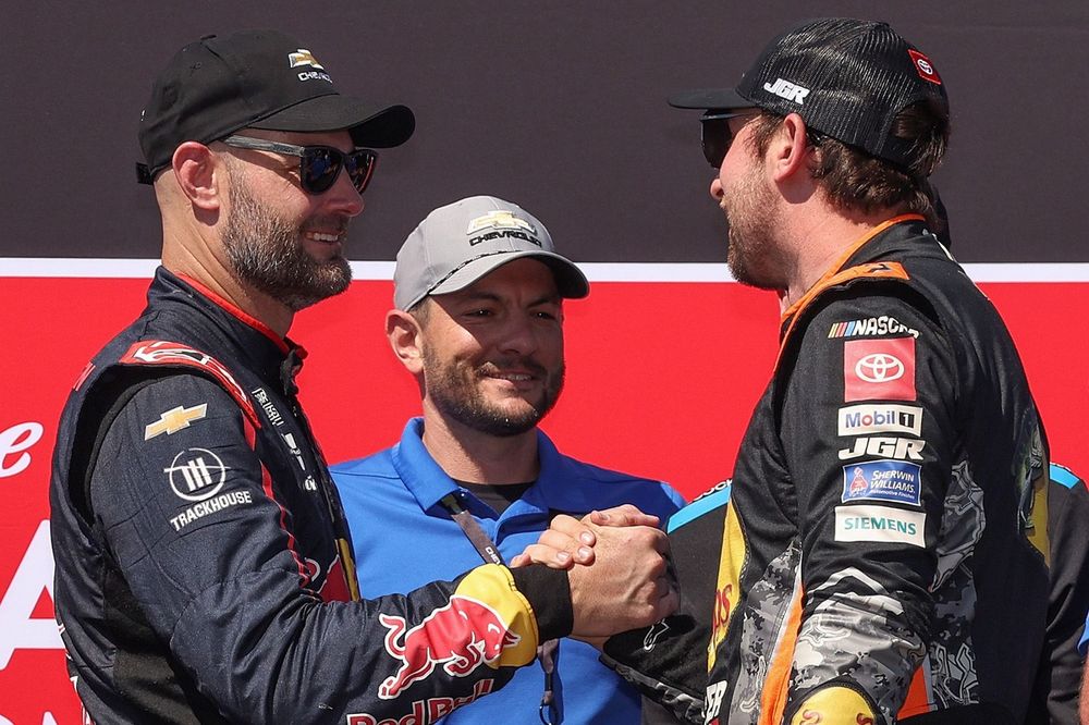 Shane van Gisbergen, Trackhouse Racing Chevrolet; Chase Briscoe, Joe Gibbs Racing Toyota