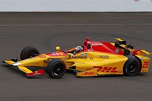 Hunter-Reay stays top, Newgarden fastest without a tow