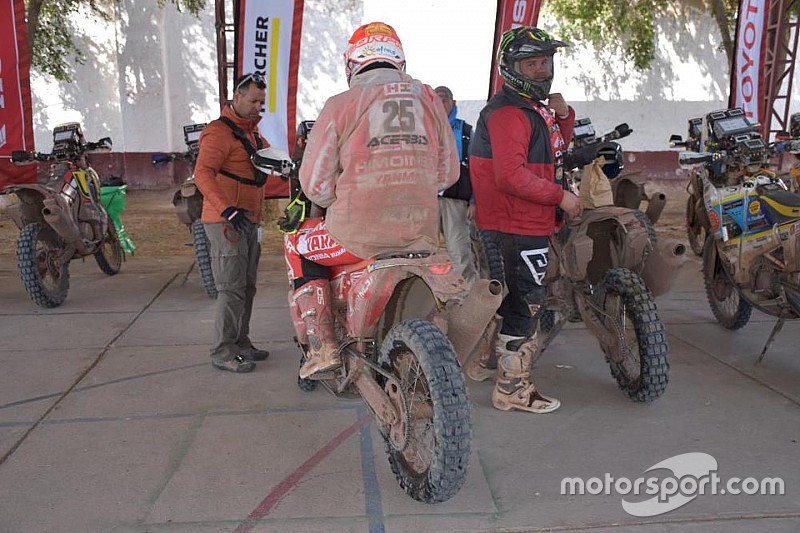 Dakar, Cervantes perde olio, Botturi il telefono: "Oggi è stata durissima"