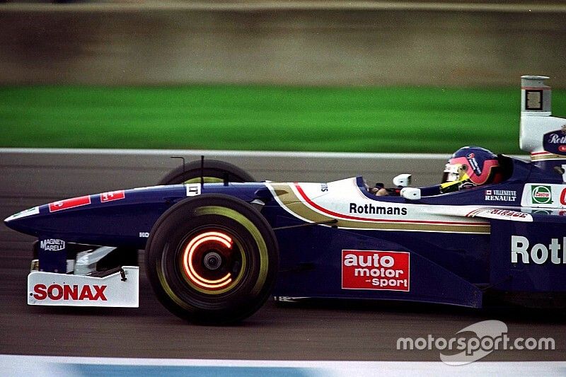 Villeneuve nagy forma, Xbox kontrollerrel lett 6. a legendák szimulátoros versenyén (kép)