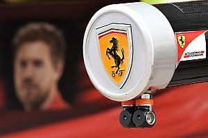 Alonso, Hamilton, Ricciardo és Sainz a Ferrari szerelésében