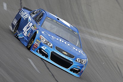 Kyle Larson takes Stage 2 win at Texas
