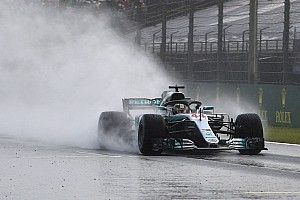 Hamilton voa na chuva e conquista pole na Hungria