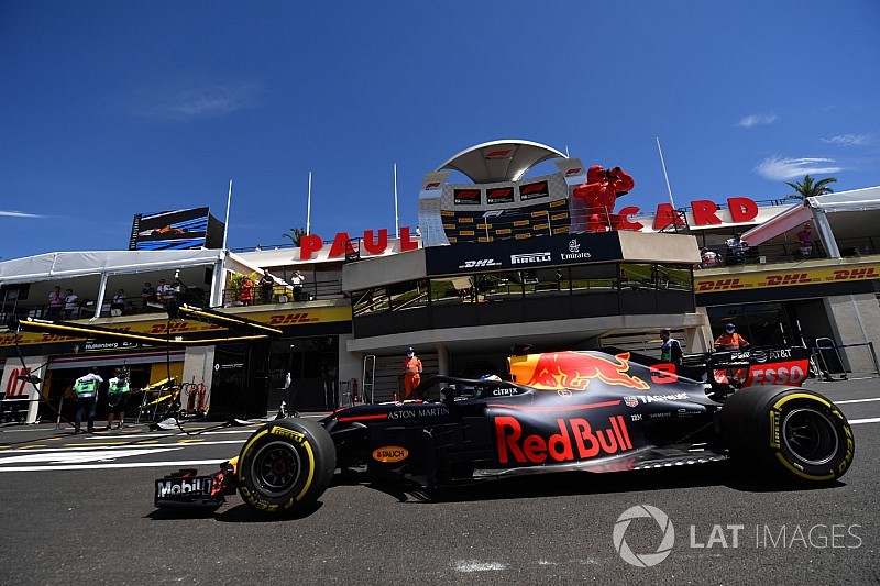 Red Bull dice que el equipo oficial Renault lo llevó a cambiar por Honda