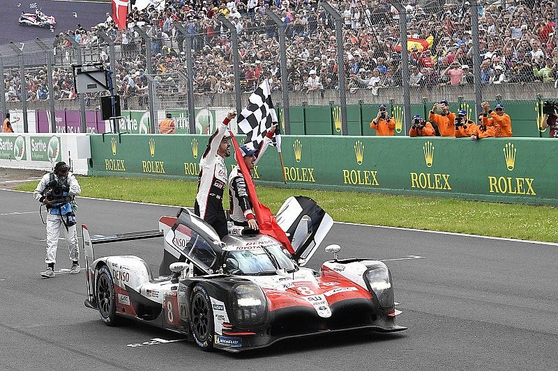 I vincitori #8 Toyota Gazoo Racing Toyota TS050: Sébastien Buemi, Kazuki Nakajima, Fernando Alonso