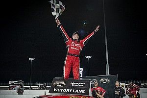 Kevin Lacroix scores maiden oval track win in NASCAR Pinty’s Series