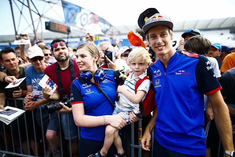 Hartley: „Le a kalappal Alonso előtt”