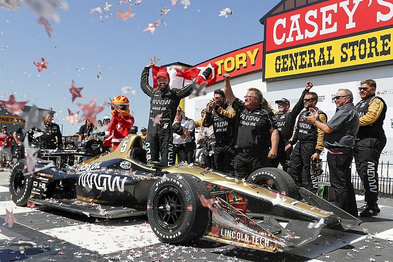 Il vincitore della gara James Hinchcliffe, Schmidt Peterson Motorsports Honda