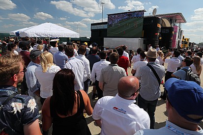 Automovilismo francés festeja titulo mundial de futbol