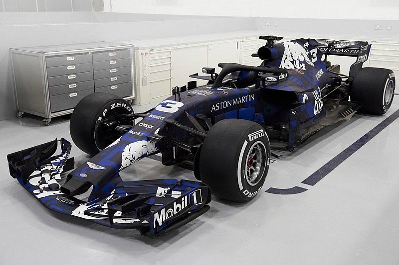 Red Bull'un 2018 F1 aracı RB14 tanıtıldı!