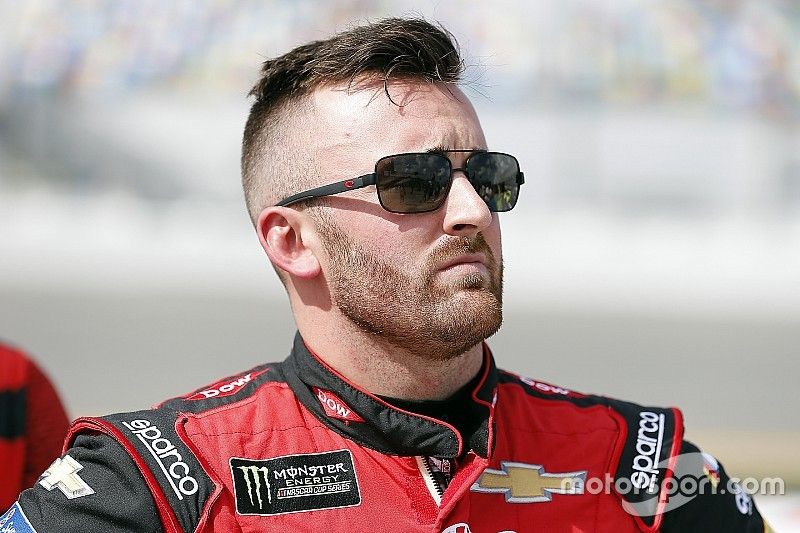 Austin Dillon vence a Kevin Harvick y gana la pole en Chicagoland