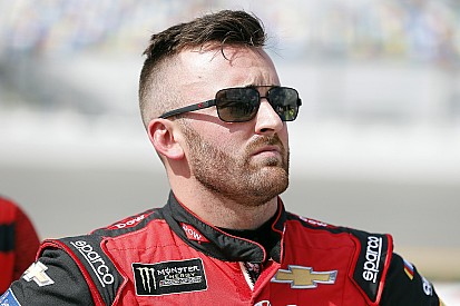 Austin Dillon vence a Kevin Harvick y gana la pole en Chicagoland