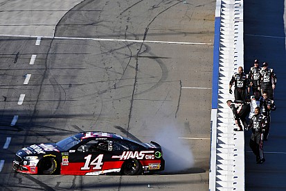 NASCAR Cup Series: Bowyer sudahi puasa kemenangan