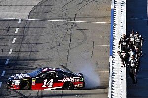 NASCAR Cup Series: Bowyer sudahi puasa kemenangan