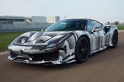 Росси тестирует Ferrari 488 Pista: видео