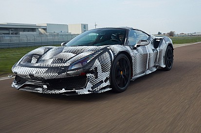 Відео: Валентино Россі випробував нову Ferrari 488 Pista