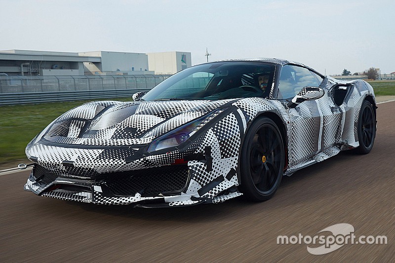 Росси тестирует Ferrari 488 Pista: видео