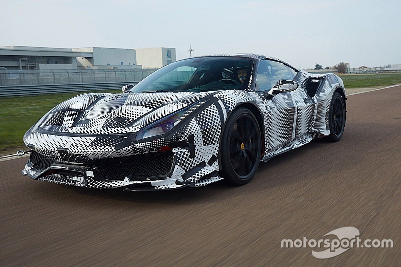 Відео: Валентино Россі випробував нову Ferrari 488 Pista