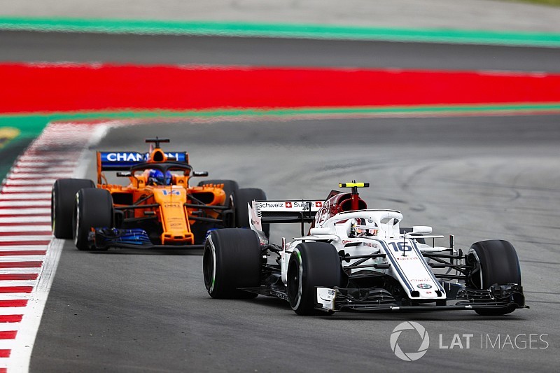 Leclerc dice que aprendió el doble luchando con Alonso