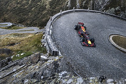 Quand Buemi pilote une F1 dans un col des Alpes !